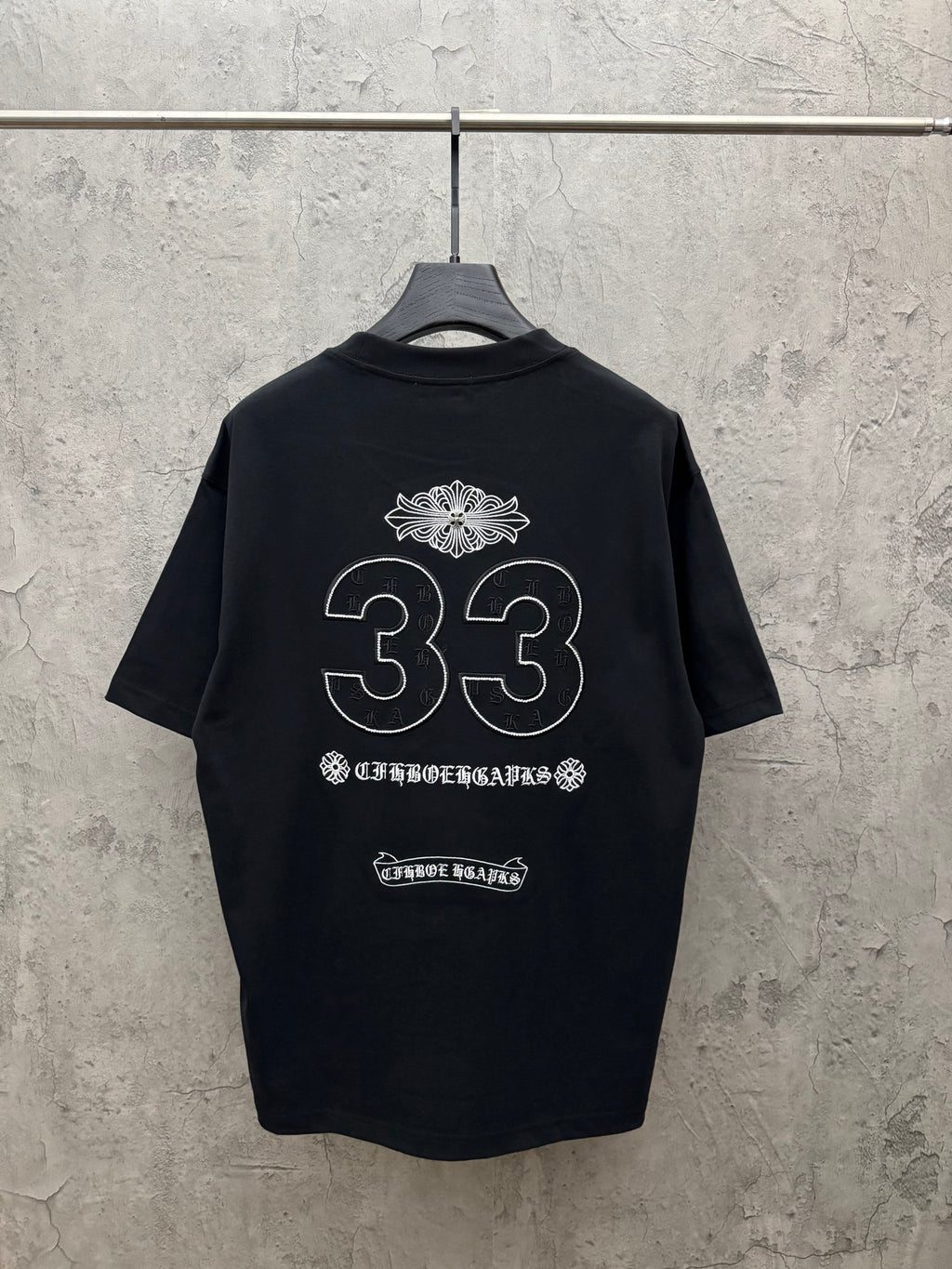 크롬하 33홀슈즈 로고 블랙 반팔