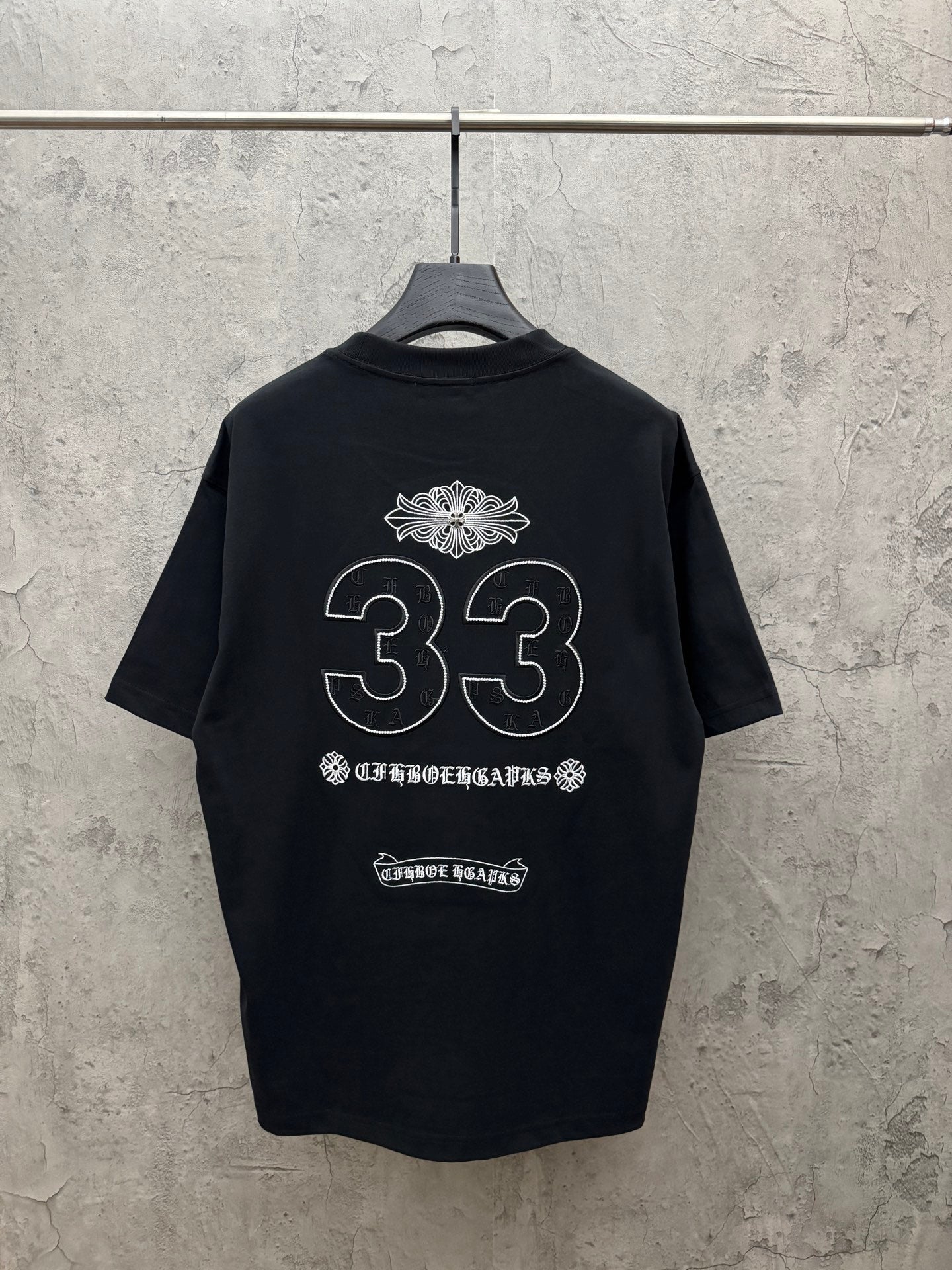 크롬하 33홀슈즈 로고 블랙 반팔