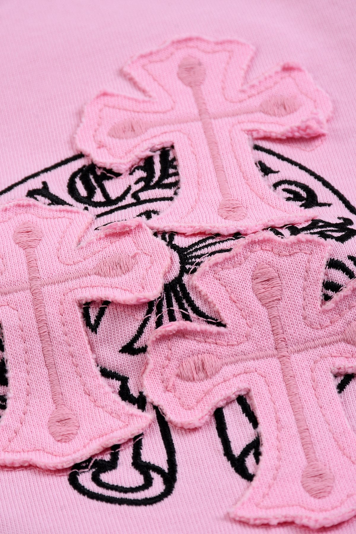 897832