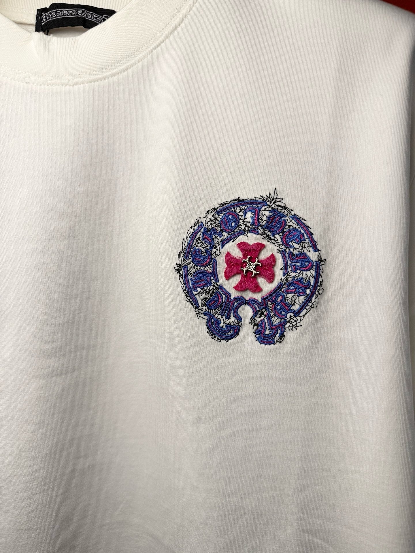 크롬하 자수홀슈즈로고 반팔 877806