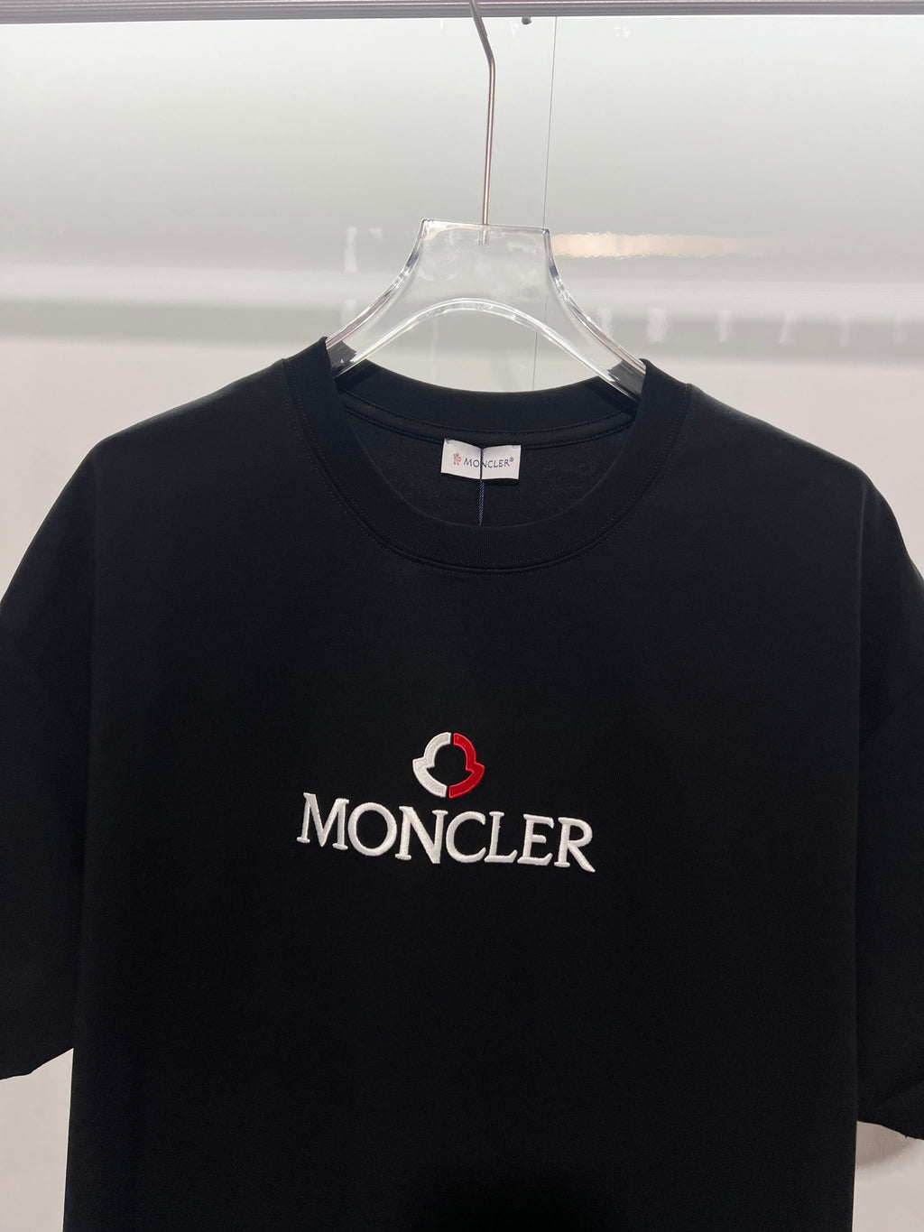 몽클 화이트블랙 반팔 908951