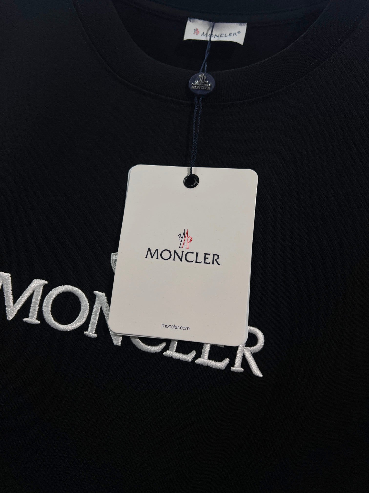 몽클 화이트블랙 반팔 908951