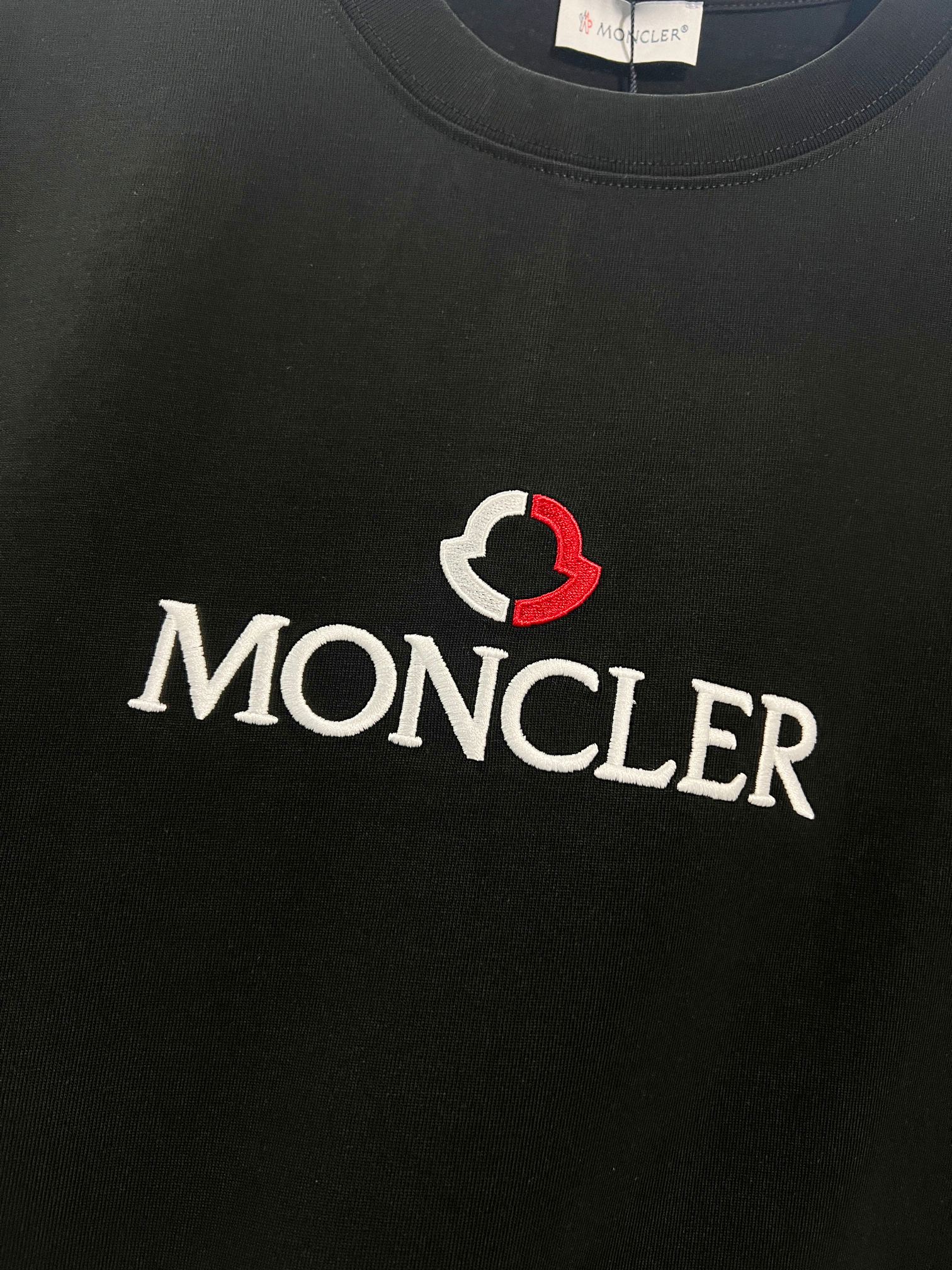 몽클 화이트블랙 반팔 908951