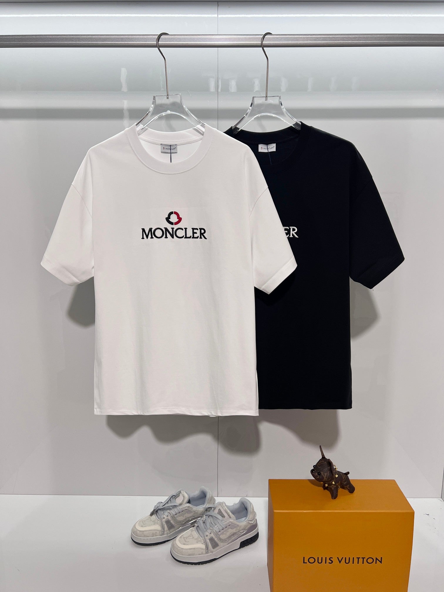 몽클 화이트블랙 반팔 908951