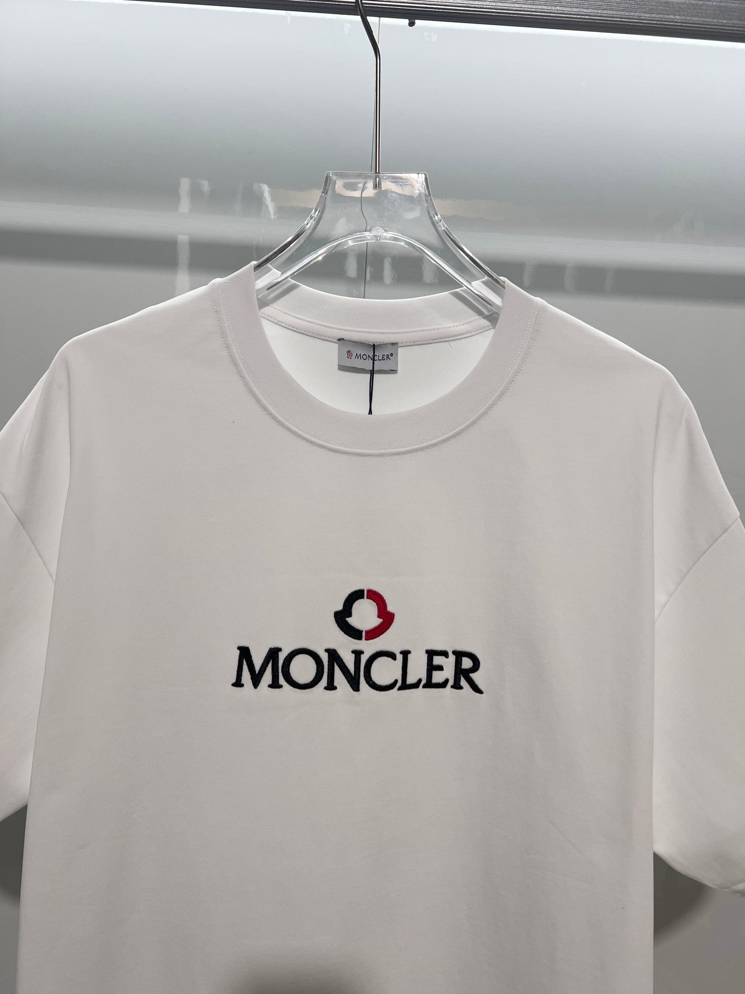 몽클 화이트블랙 반팔 908949