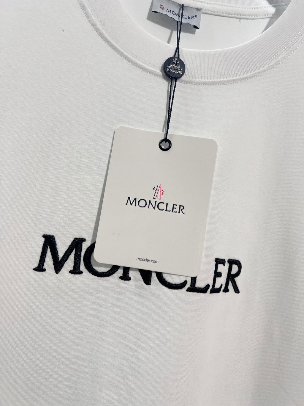 몽클 화이트블랙 반팔 908949