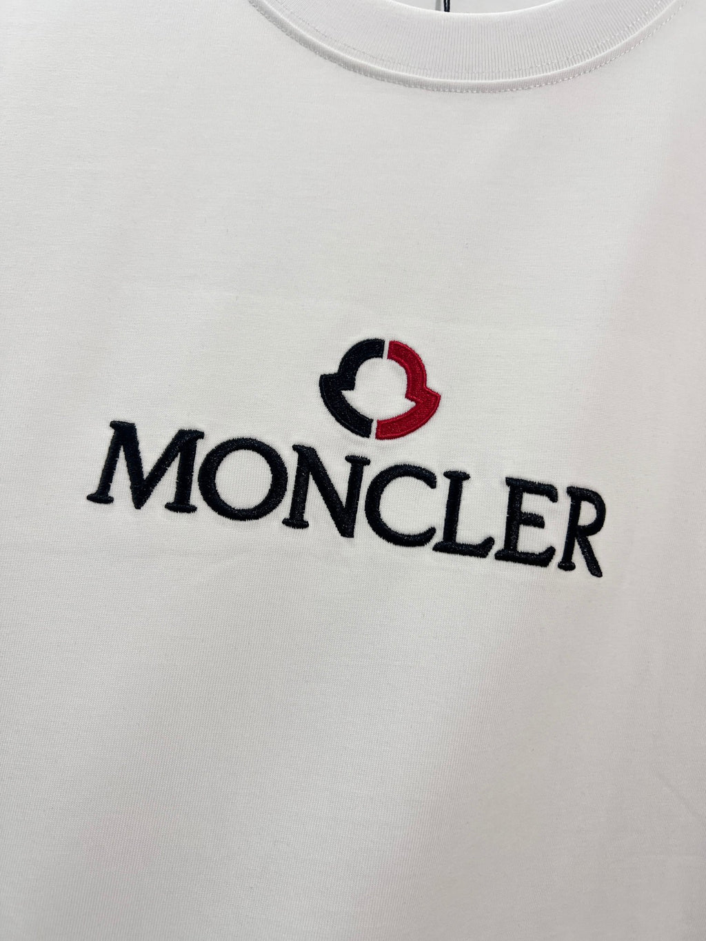 몽클 화이트블랙 반팔 908949