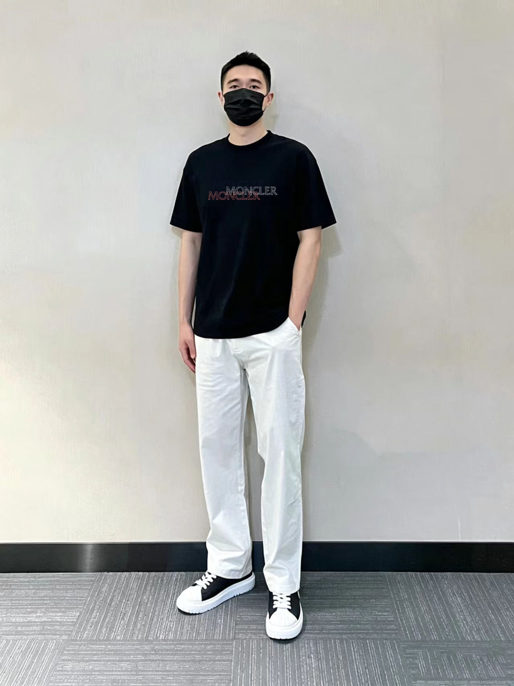 몽클 네온로고 반팔 908369