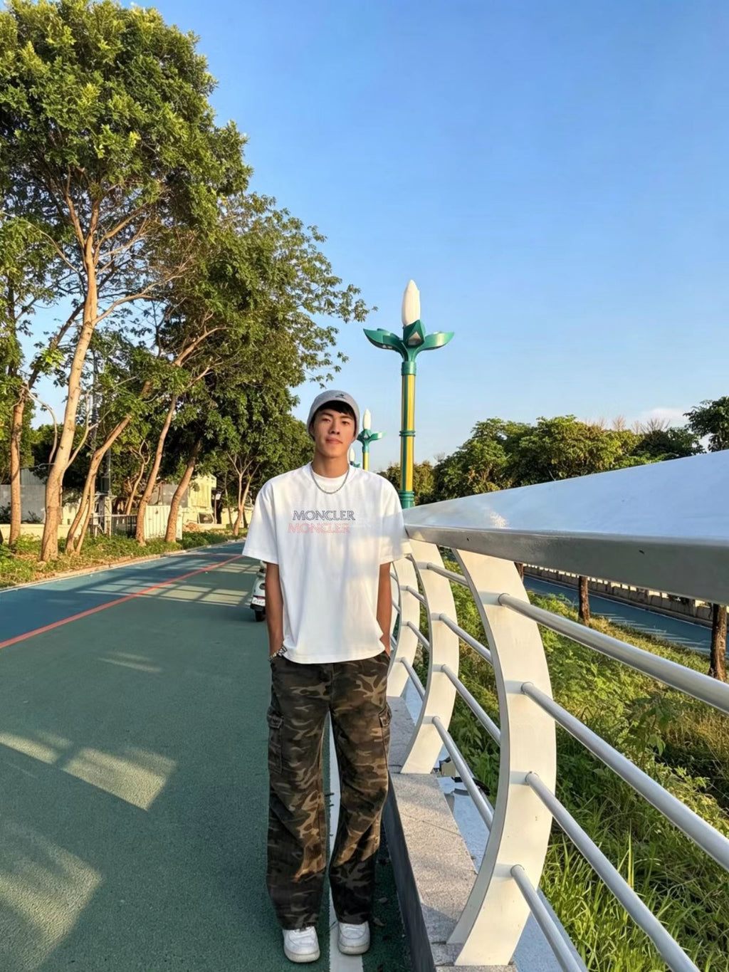 몽클 네온로고 반팔 908368