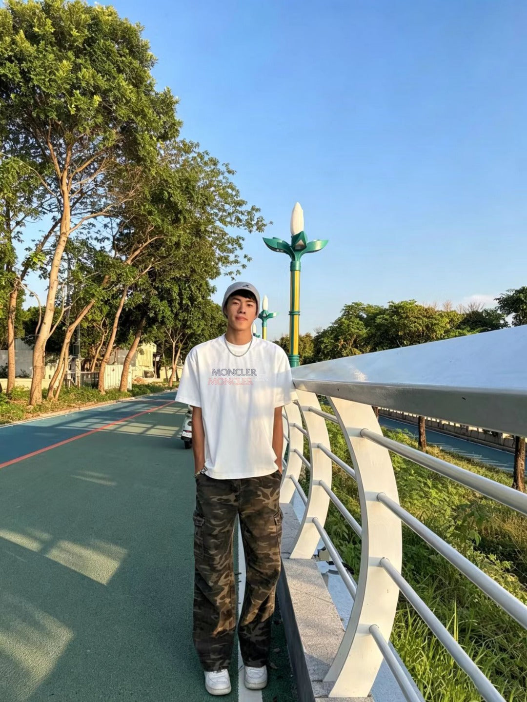 몽클 네온로고 반팔 908368