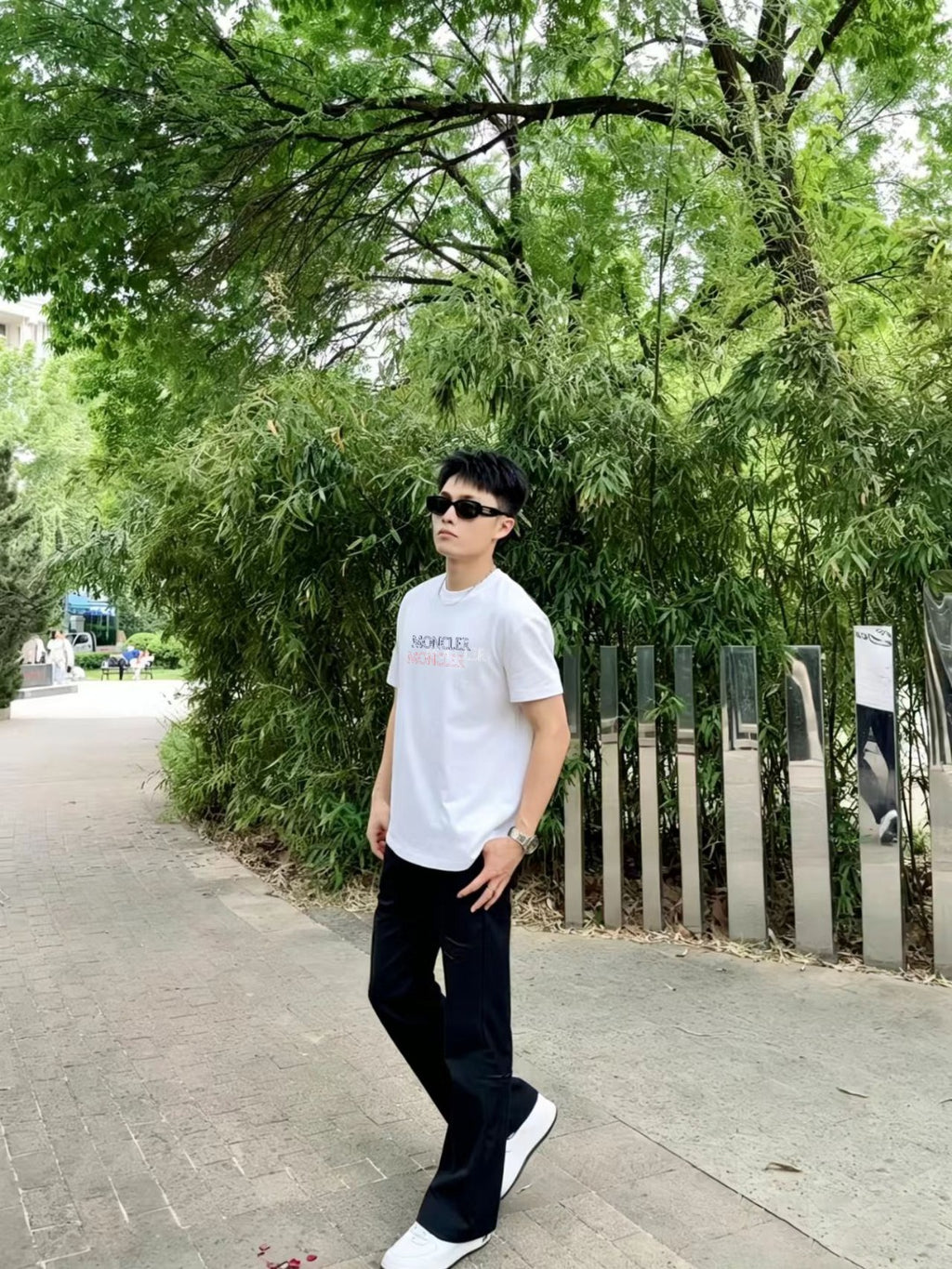 몽클 네온로고 반팔 908368