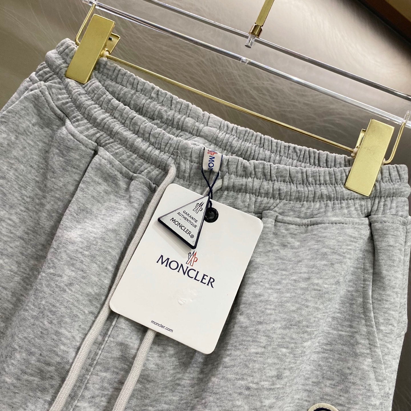 몽클 그레이블랙 반바지 906889