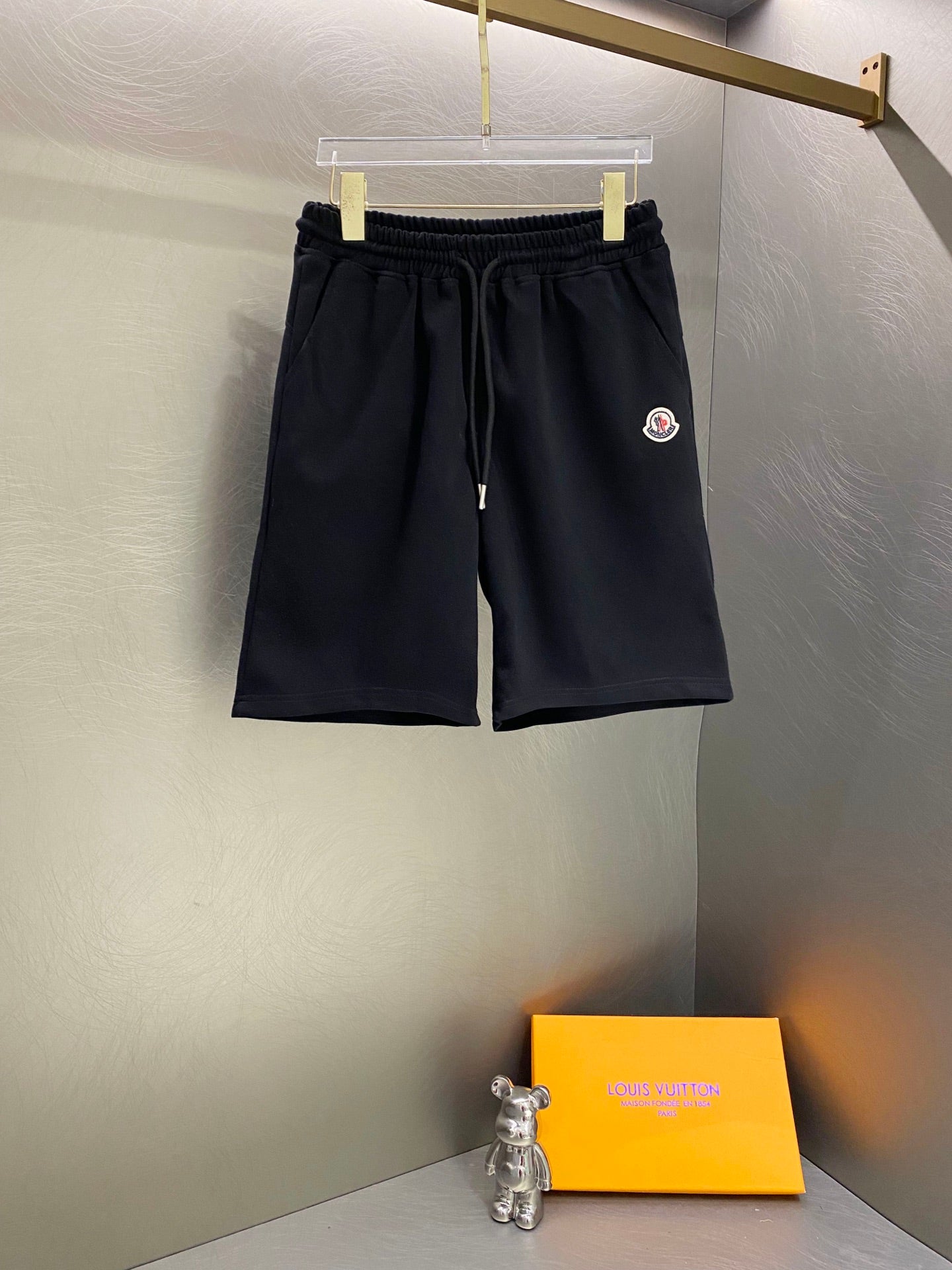 몽클 그레이블랙 반바지 906889