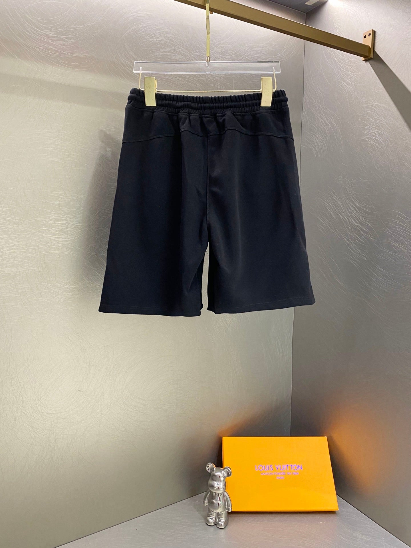 몽클 그레이블랙 반바지 906889