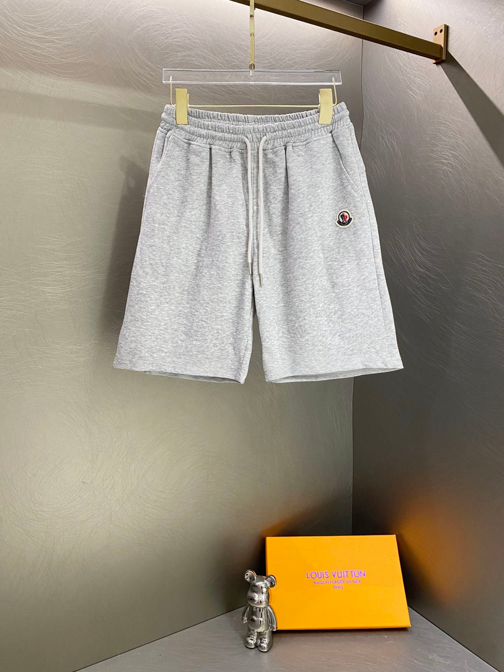 몽클 그레이블랙 반바지 906889