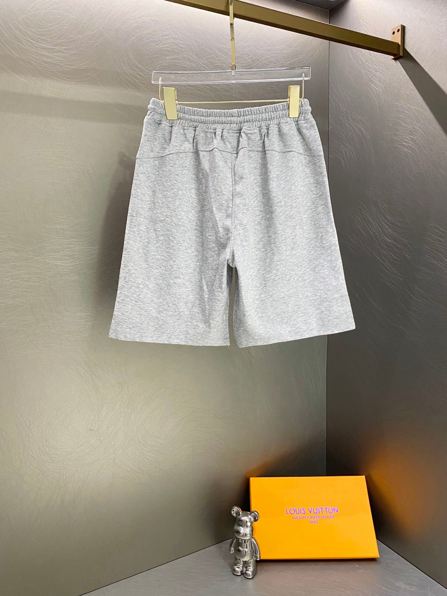 몽클 그레이블랙 반바지 906889